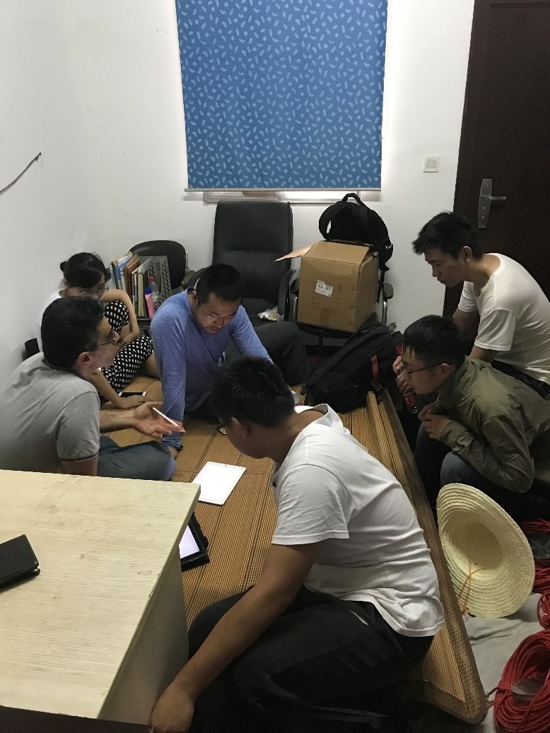 进行讨论的英文 dfe54aa2-ed0f-48bc-b4b3-f73f74e0d133.jpg